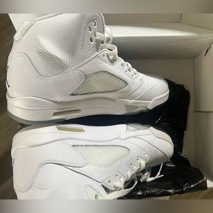 Jordan 5 Retro
Metallic White (2015)